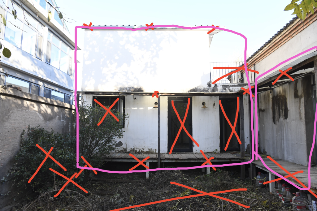 boat (confidence: 70%)